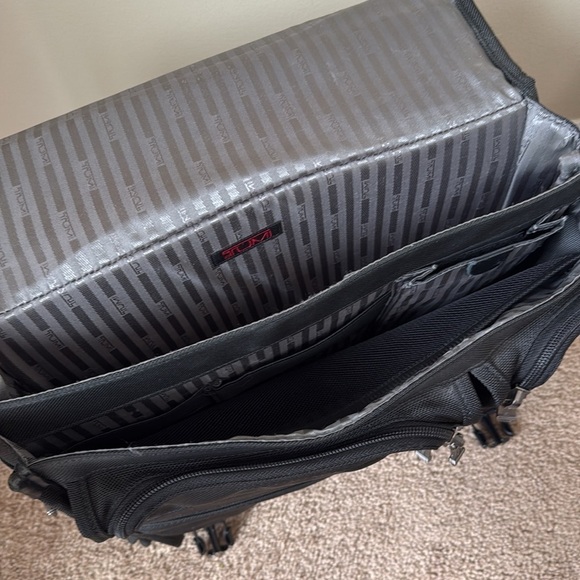 Tumi Expandable Flap Computer Laptop Briefcase Black - Picture 5 of 10